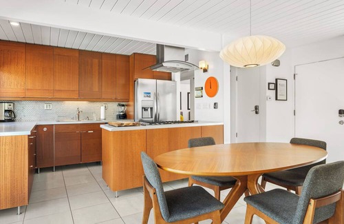 Sunmor House | Alexander Escape – Showpiece 3 BDR w/Private Pool, 5 Min to Downtown