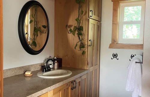 Four Corners Cabin | Cozy Mid-Term 2-bedroom ADU 15-min from Downtown Bozeman