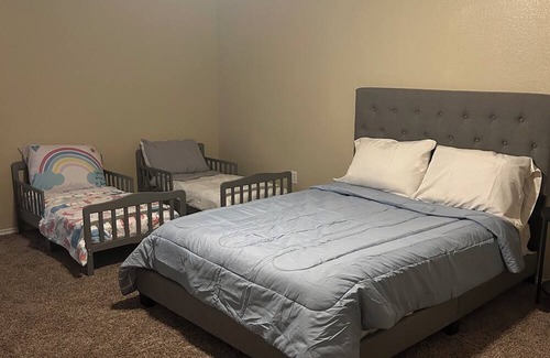 Fort Worth House | Spacious 4-bedroom house with WiFi and AC in cool Fort Worth