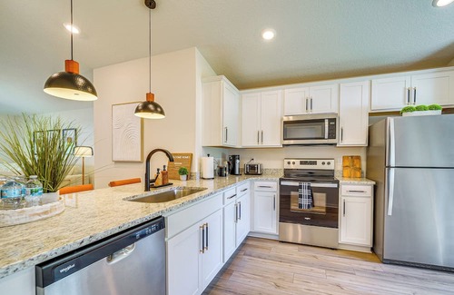 Ocala House | Modern Ocala Retreat - 24 Mi to Rainbow Springs!