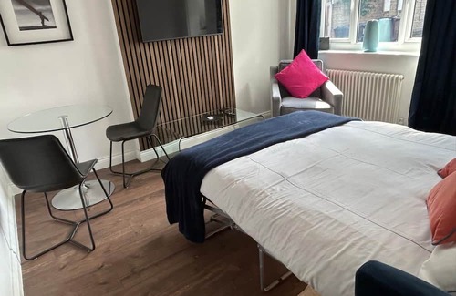 Barnsley Apartment | Renovated modern apartment minutes from M1 and town centre