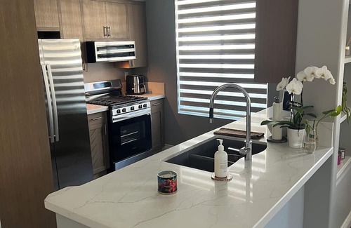Valencia House | Room in Santa Clarita
