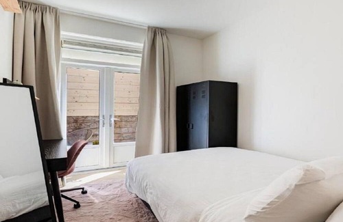 Weesperzijde Apartment | Newly Renovated Apartment Right By The Famous Amstel River