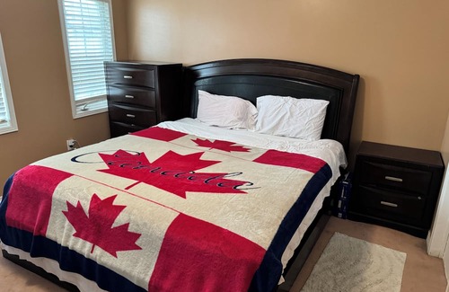 Clairlea - Birchmount House | Lavish 3 Bdrm Townhome in Great location & Self check in