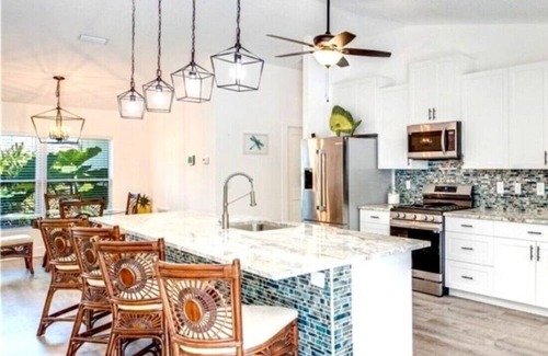 Vero Beach House | Caribbean Flare Paradise ,close shopping ,beaches!Pool/hot tub.Central location!