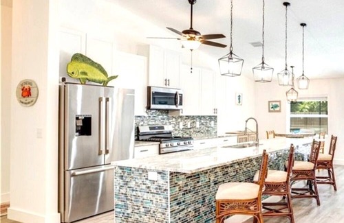 Vero Beach House | Caribbean Flare Paradise ,close shopping ,beaches!Pool/hot tub.Central location!