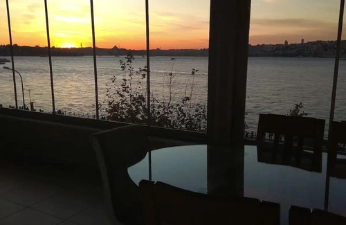 Uskudar Apartment | Cozy 2-bedroom apartment with Stunning Sea Views in enchanting Üsküdar, İstanbul