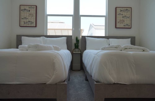 Peters House | Spacious. Close to Great Wolf. Ideal for Families!