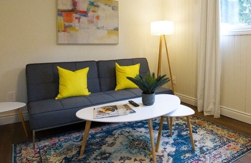 South London House | Cozy 2BR in Wortley Village + 2-car Parking + WiFi