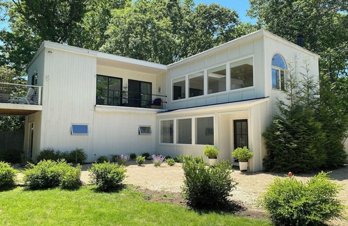 Clearwater Beach House | Charming 4-bedroom house with AC and WiFi in peaceful East Hampton with pool