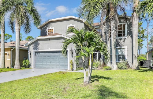 Biggar House | Gated Oasis: Luxurious 5-BR Retreat in Ft. Myers