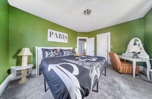 Akron House | Large 5-Bed, 2-Bath Central Akron Group House