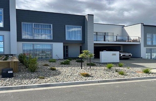 Stoke House | Heven on a Hill