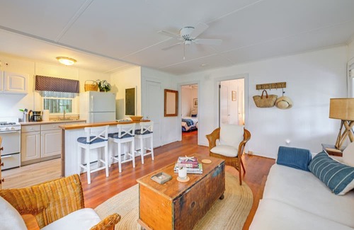 New Suffolk Cottage | Enchanting North Fork Garden Cottage w/Water View