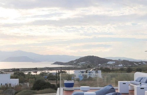 Agios Prokopios Apartment | Great 2BR Suite with 2 Jacuzzi tubs in Naxos
