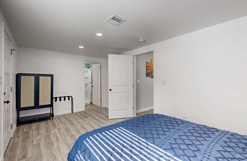 Miami House | Newly remodeled home near Route 66 w/WiFi, AC, Washer/Dryer