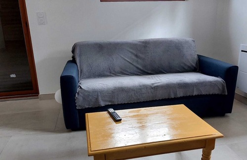 Millery Apartment | Apparemment Avec Piscine Dans une Maison Près de Lyon