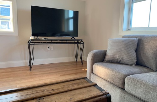 Darlings Lake Apartment | New With a View