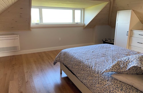 Darlings Lake Apartment | New With a View
