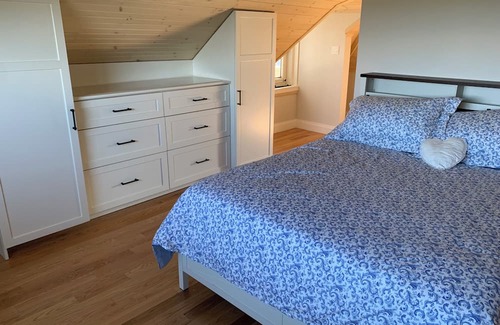 Darlings Lake Apartment | New With a View