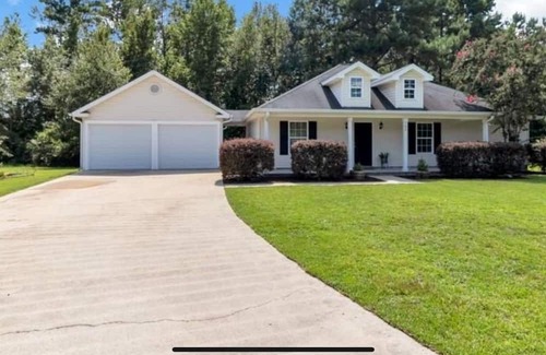 Fleming House | Charming house with AC in Richmond Hill - Perfect for a getaway