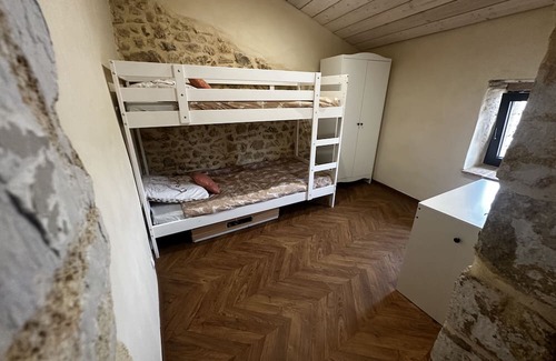 Collias House | Holiday Home 'Pont Du Gard - Maison, Spa' with Mountain View, Wi-Fi and Air Conditioning