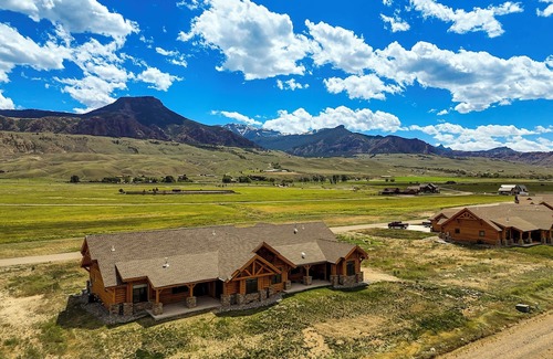 Wapiti House | Spacious Cody Townhome: Private River Access!