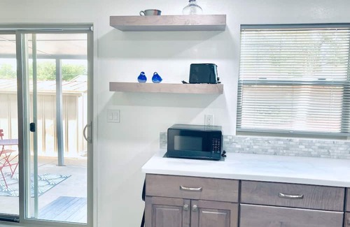 Farmington House | Relax & Unwind - Newly Remodeled Home - Private Backyard and Covered Patio.