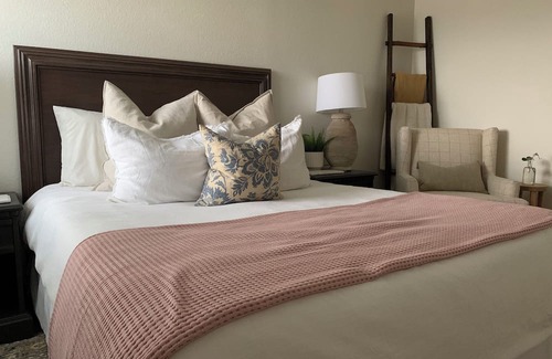 Norco House | Private 2-bedroom guest house with AC, fitness area, WiFi in lovely Norco