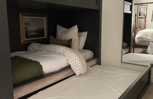 Norco House | Private 2-bedroom guest house with AC, fitness area, WiFi in lovely Norco