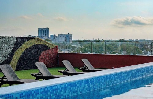 Centro House | Immerse in Mérida's Charm: Cozy Hotel Room w/Breathtaking Rooftop Pool