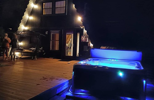Shohola Cabin | CHARMING A-FRAME CABIN BY THE LAKE w/FULL AMENITIES, PET/FAMILY FRIENDLY!
