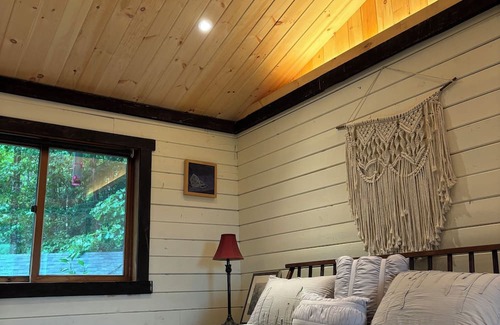Fleischmanns Cabin | Charming 3-bdrm cabin in the heart of the Catskills—warm serene, and inviting!
