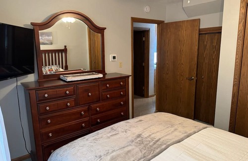 Edinboro House | Lolly's Lookout a Spacious 5-bedroom house in Edinboro, PA