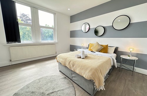 Edgbaston Apartment | Stylish 3-Bedroom Getaway on Hagley Road