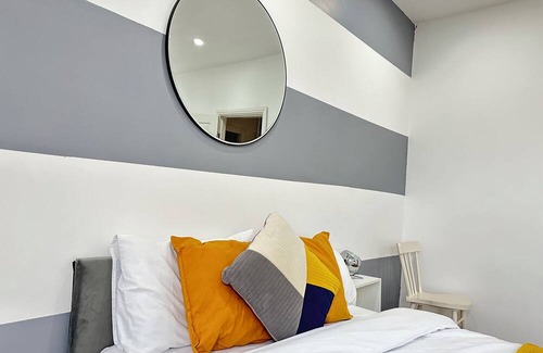 Edgbaston Apartment | Modern 3 Bedroom Retreat in Hagley