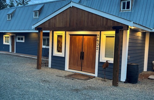 Loon Lake House | Cozy Lake front Lodge, great trout fishing. Pet-Friendly!