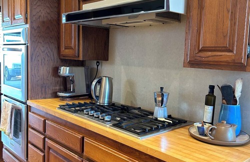 Downey House | Spacious 4-bedroom house in fabulous Downey with AC, WiFi. Close to Disneyland.