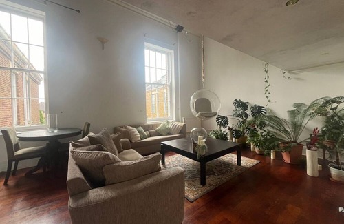 Coppetts Apartment | Luxurious Apartment in Private Estate