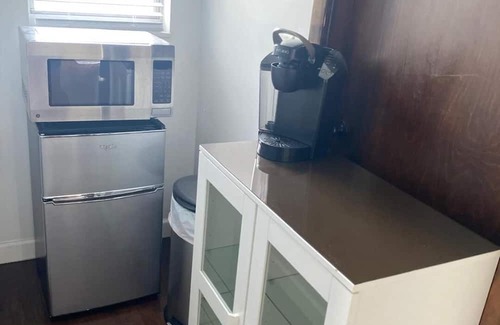 Hollywood Hills Apartment | Amazingly peaceful Hollywood studio with pool and AC. 10 min to Beach and Casino
