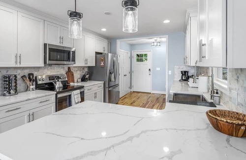 Southmont House | NEW LISTING! Casa do Lago (3-Bedroom Home) by RedAwning