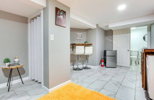 Elizabeth Apartment | Elizabeth Studio, 2 Mi to Mills at Jersey Gardens!