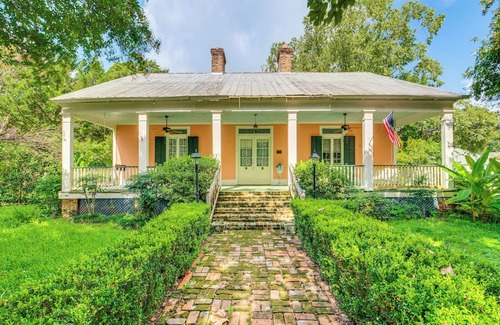 New Roads House | Whimsical New Roads Home < 1 Mi to Main Street!