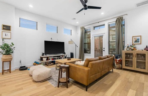 Lazybrook/Timbergrove House | Spacious, pet friendly home with Yard and EV charger