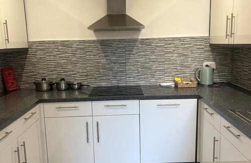 Southsea Apartment | Frontera Six | 6BR Getaway | Victorious Festival