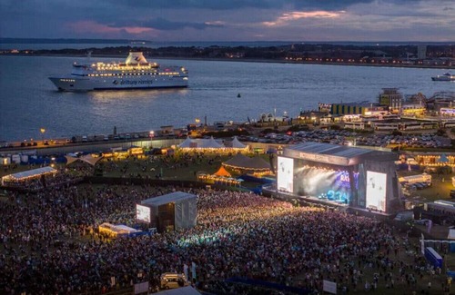 Southsea Apartment | Frontera Six | 6BR Getaway | Victorious Festival