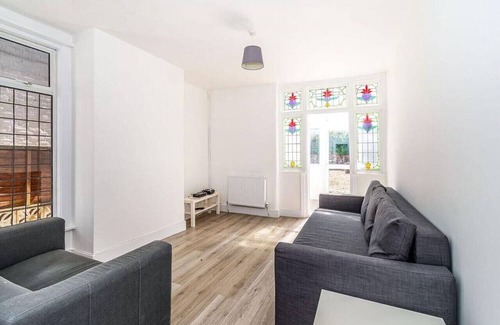 Southsea Apartment | Frontera Six | 6BR Getaway | Victorious Festival