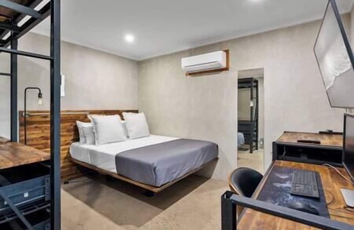 Holloways Beach House | Tech Haven 4BR close walk to Holloways beach, Pool, Pets, Lots of parking