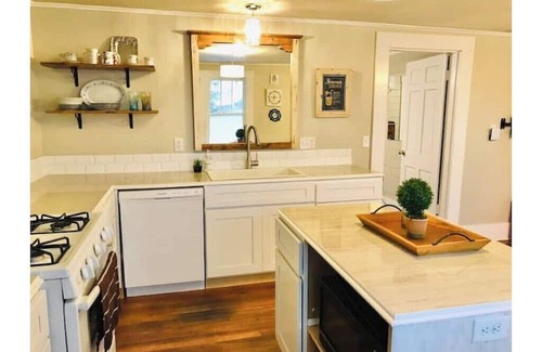 Hot Springs Cottage | Amazing Loft- great location & price