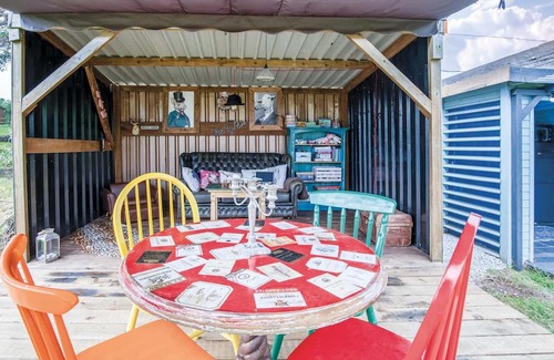 Pembroke Apartment | Lamb - 1 Bedroom Shepherds Hut - Maidenwells